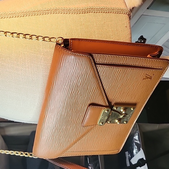 Louis Vuitton Epi Clutch or Crossbody - Picture 2 of 13